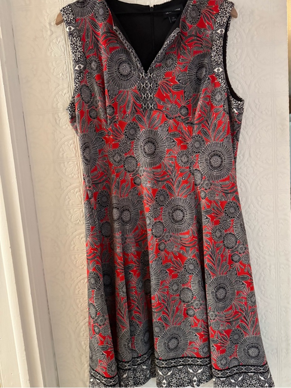 Sleeveless V-Neck Floral Fit-and-Flare Dress in Red and Black